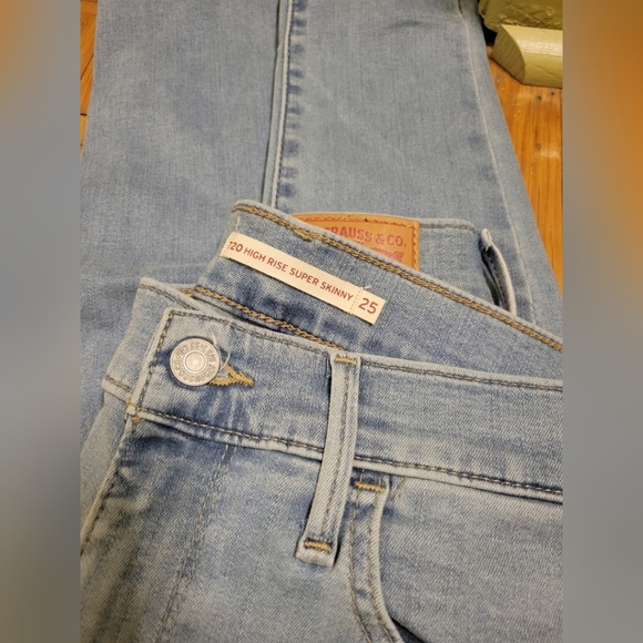 Levi's High Rise Supper Skinny - Picture 3 of 3